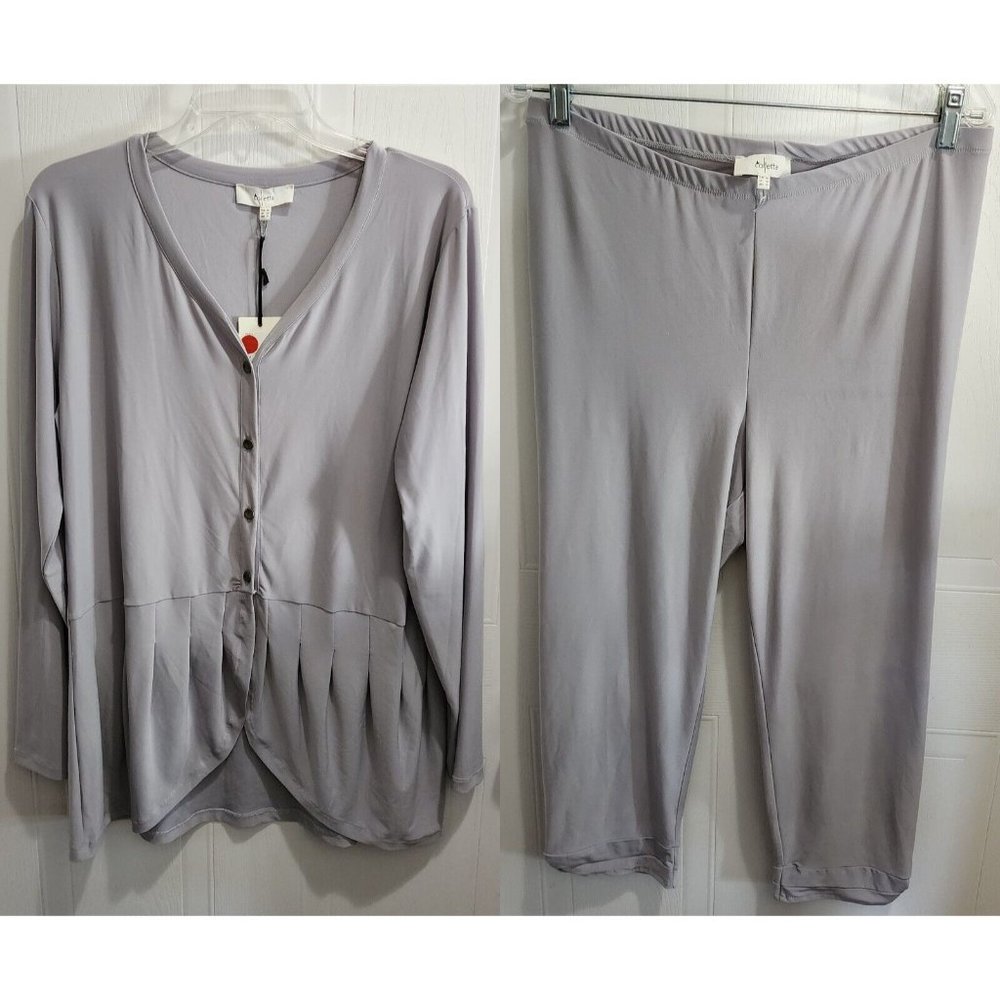 NEW Colletta Women's 2 Piece Button Up Top Capri Pants Set Gray Poly Blend Sz 14